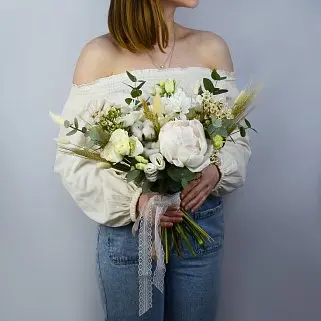 Полевой свадебный букет невесты с пионом #1