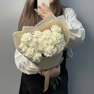 Букет из 15 белых гвоздик