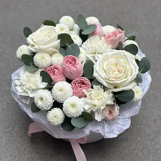 Букет в шляпной коробке Кисс