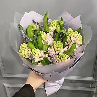 Букет из 9 гиацинтов и лаванды