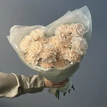 Букет из 15 персиковых гвоздик