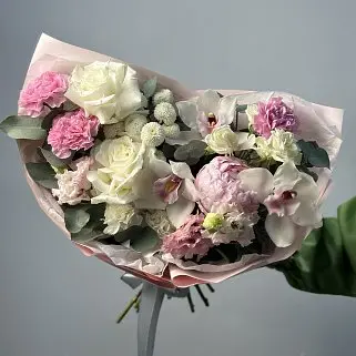 Сборный букет с пионом Цветущий сад M