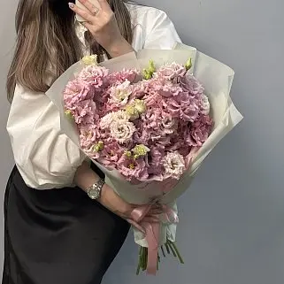 Букет из 15 розовых эустом