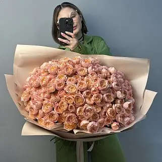 Букет из 51 кустовой пионовидной розы Juliet