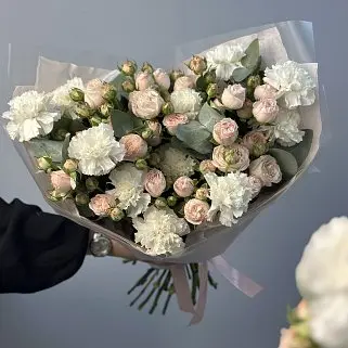 Дуо-букет роз Bombastic и белых гвоздик L