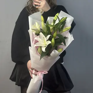 Букет из 3 белых лилий