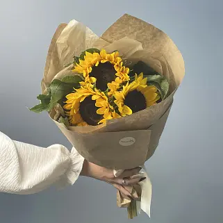 Солнечный букет из 3 подсолнухов