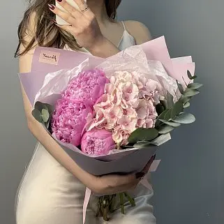 Букет гортензии и пионов Пинк