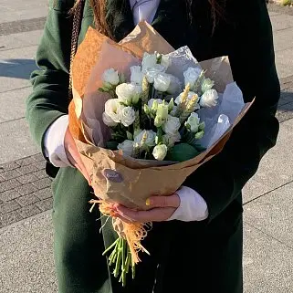 Букет из 5 белых эустом с пшеницей