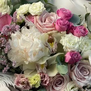 Сборный букет Блум M