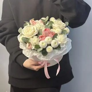 Букет в шляпной коробке Кисс