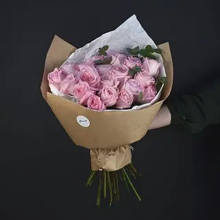 Букет пионовидных роз Pink O'Hara и эвкалипта M