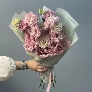 Букет из 9 розовых эустом