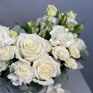 Букет в шляпной коробке Вайт бокс M