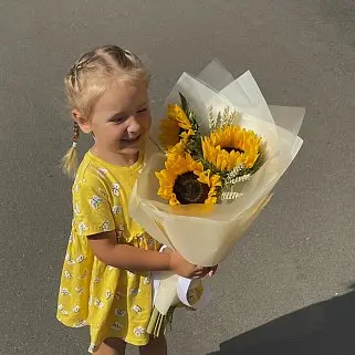 Букет из 3 подсолнухов и колосков
