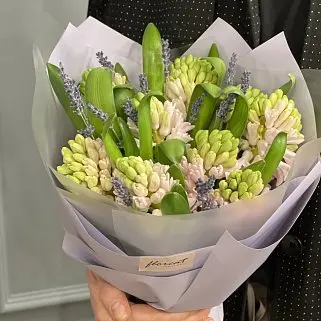 Букет из 9 гиацинтов и лаванды