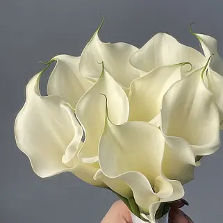 Свадебный букет невесты из 9 калл