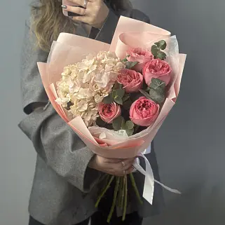 Дуо-букет пионовидных роз Pink Expression и гортензий S