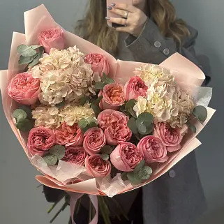 Дуо-букет пионовидных роз Pink Expression и гортензий L