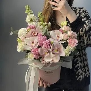 Букет в шляпной коробке Совершенство M