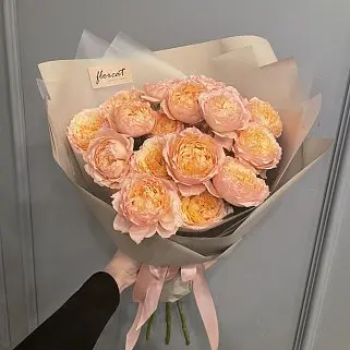 Букет из 5 кустовых пионовидных роз Juliet