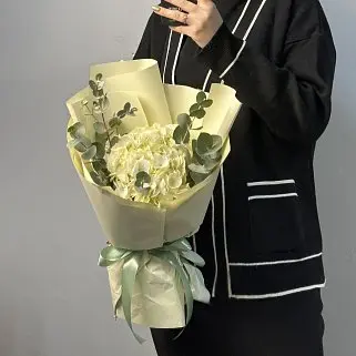 Букет белой гортензии