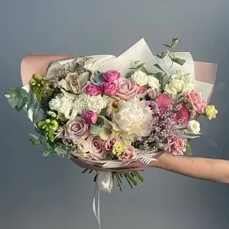 Сборный букет Блум M