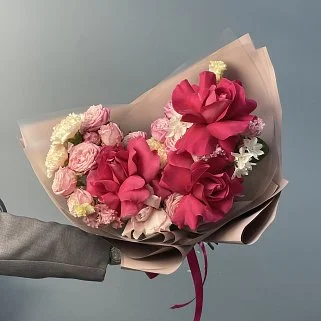 Сборный букет Ягодный десерт M