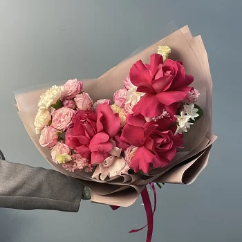 Сборный букет Ягодный десерт M