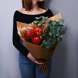 Стойкий сборный букет с нутаном