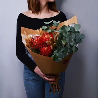 Стойкий сборный букет с нутаном