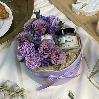 Цветочная композиция со свечой Пурпур M