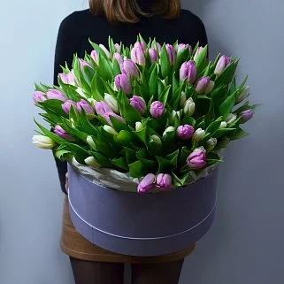 Букет из 101 тюльпана в шляпной коробке