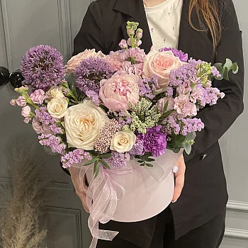 Букет в шляпной коробке Нежный лавандовый