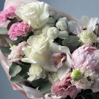 Сборный букет с пионом Цветущий сад M