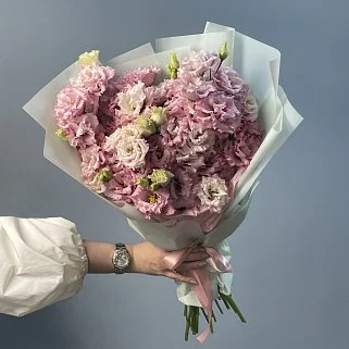 Букет из 15 розовых эустом