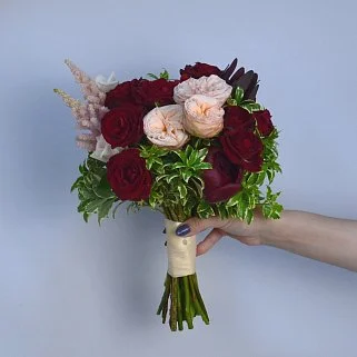Свадебный букет невесты в оттенках бордо