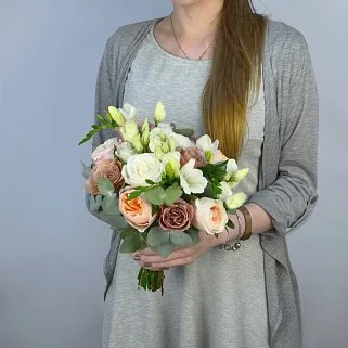 Свадебный букет невесты в теплых оттенках