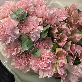 Розовый дуо-букет альстромерий и гвоздик M