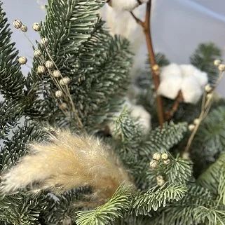 Бежевый зимний букет