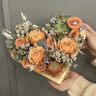 Цветочная композиция Коричневое сердце