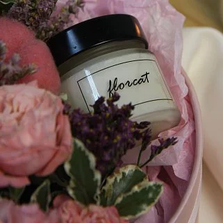 Цветочная композиция со свечой Пинк S