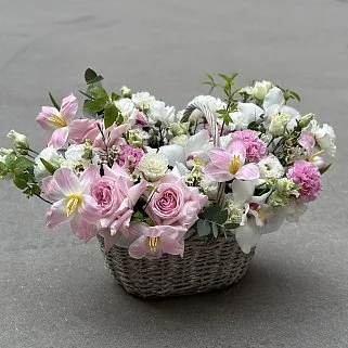 Розовая корзина с орхидеей S