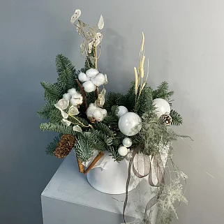 Натуральная зимняя композиция M