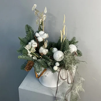 Натуральная зимняя композиция M