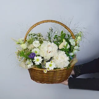 Корзина полевых цветов