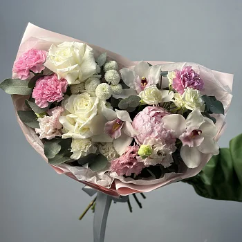 Сборный букет с пионом Цветущий сад M