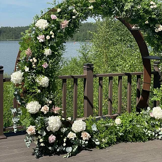 Арка из живых цветов #1