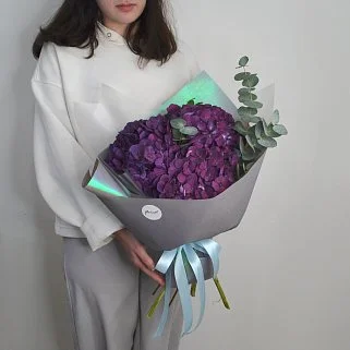 Букет из 3 фиолетовых гортензий и эвкалипта