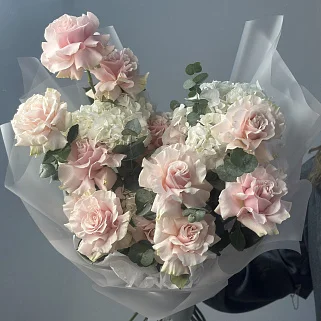 Дуо-букет французских роз Mondial и гортензий L